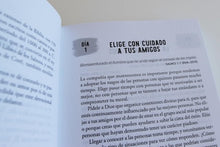 Cargar imagen en el visor de la galería, Devocionales diarios de los salmos: 365 reflexiones para todos los días
