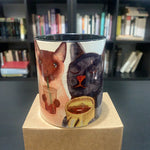 Gatos tomando café